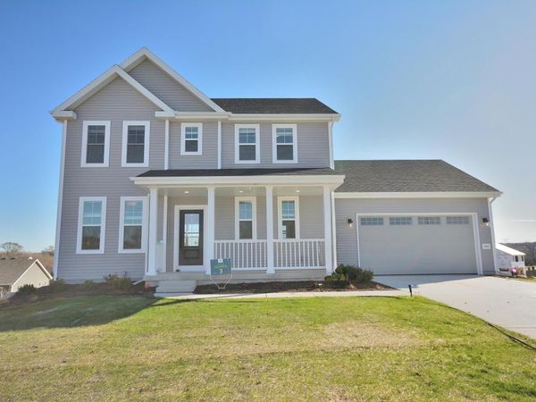 605 Standing Stone DRIVE, Waukesha, WI 53189