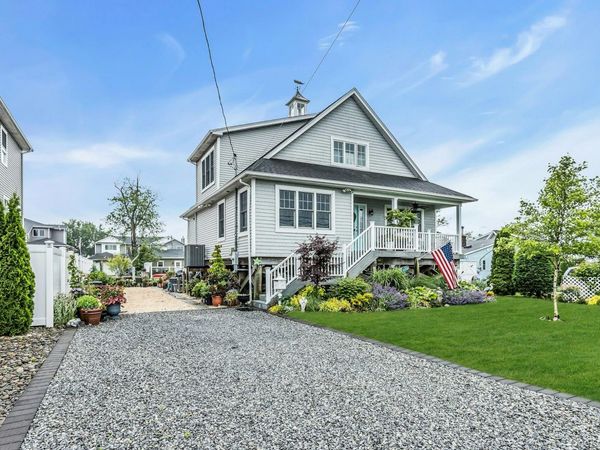 10 Garfield Place, Massapequa, NY 11758