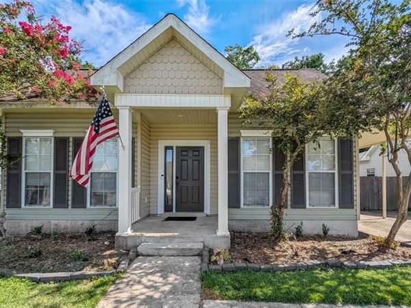 2735 VILLAGE Court, Marrero, LA 70072