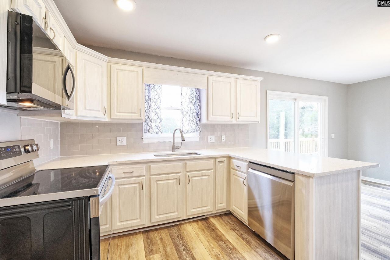 447 Edgewater Road Photo 17