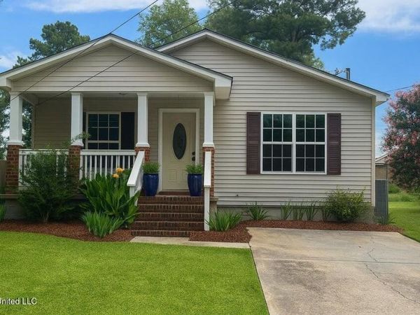 2306 Woods Street, Tupelo, MS 38801