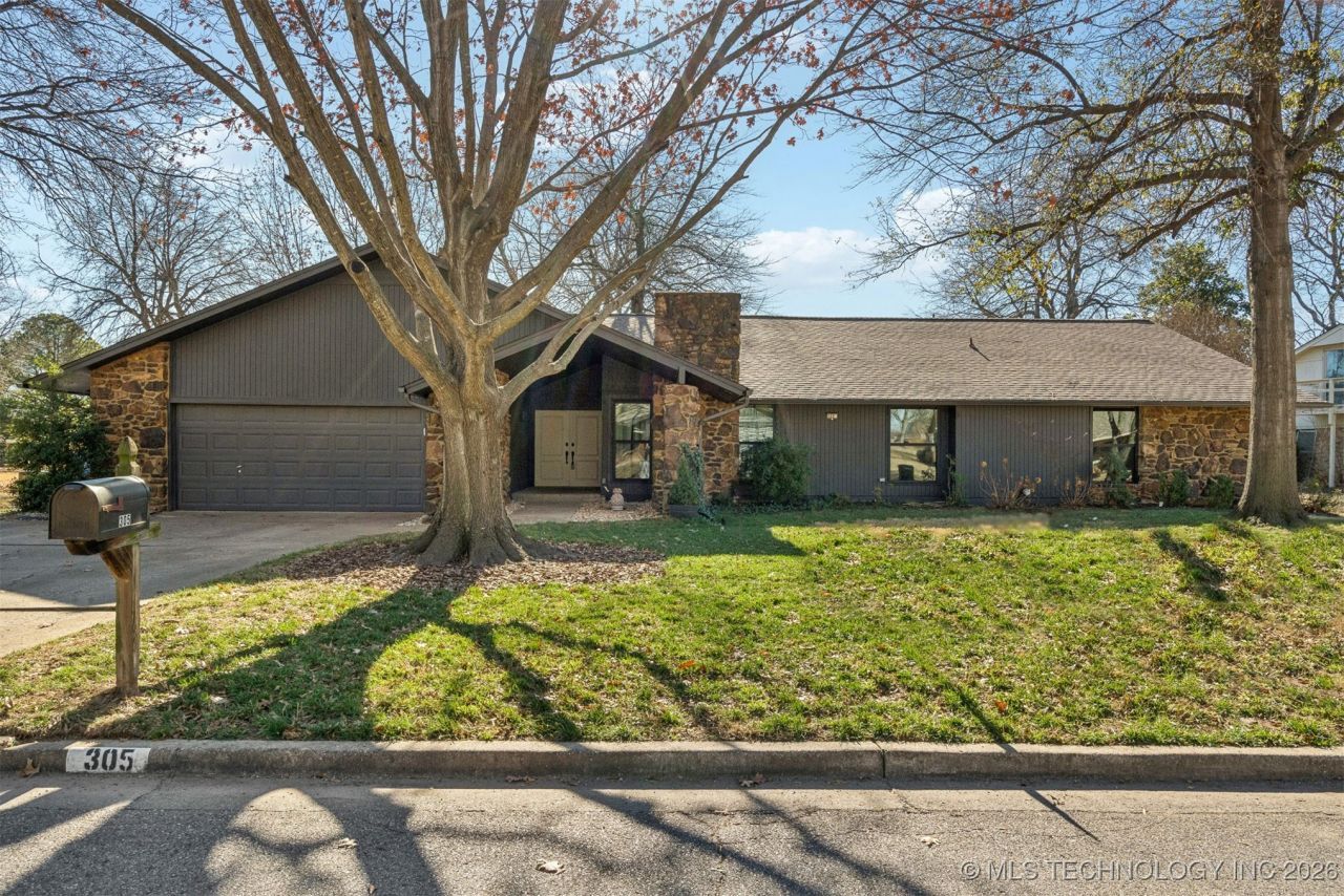 305 Fairway Drive, Broken Arrow, OK 74011 Main Photo