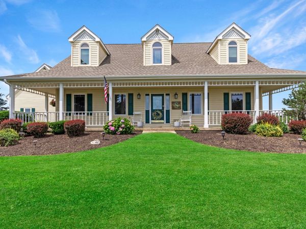 W1281 Siena Cir, Bloomfield, WI 53147
