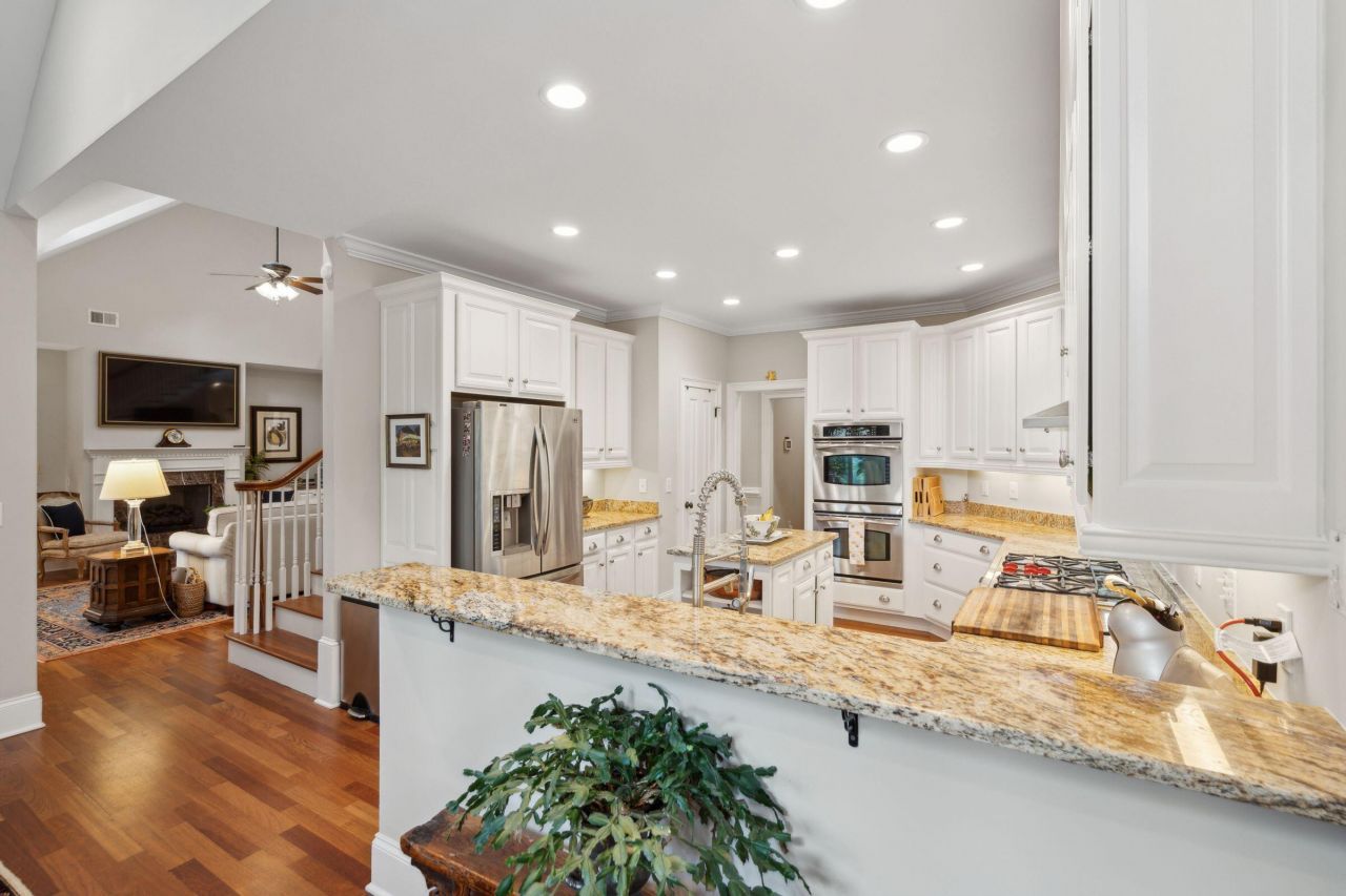 100 Aviary Court Photo 17