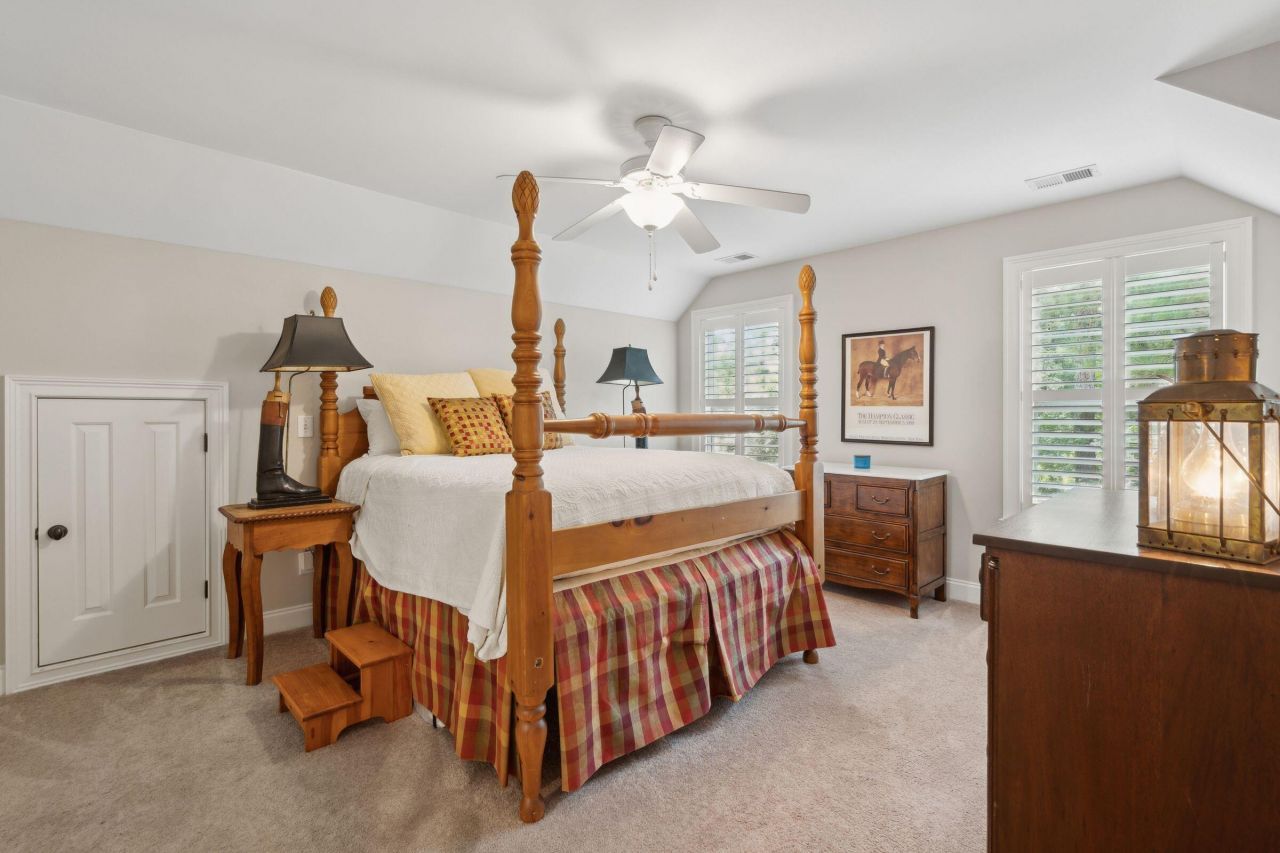 100 Aviary Court Photo 36