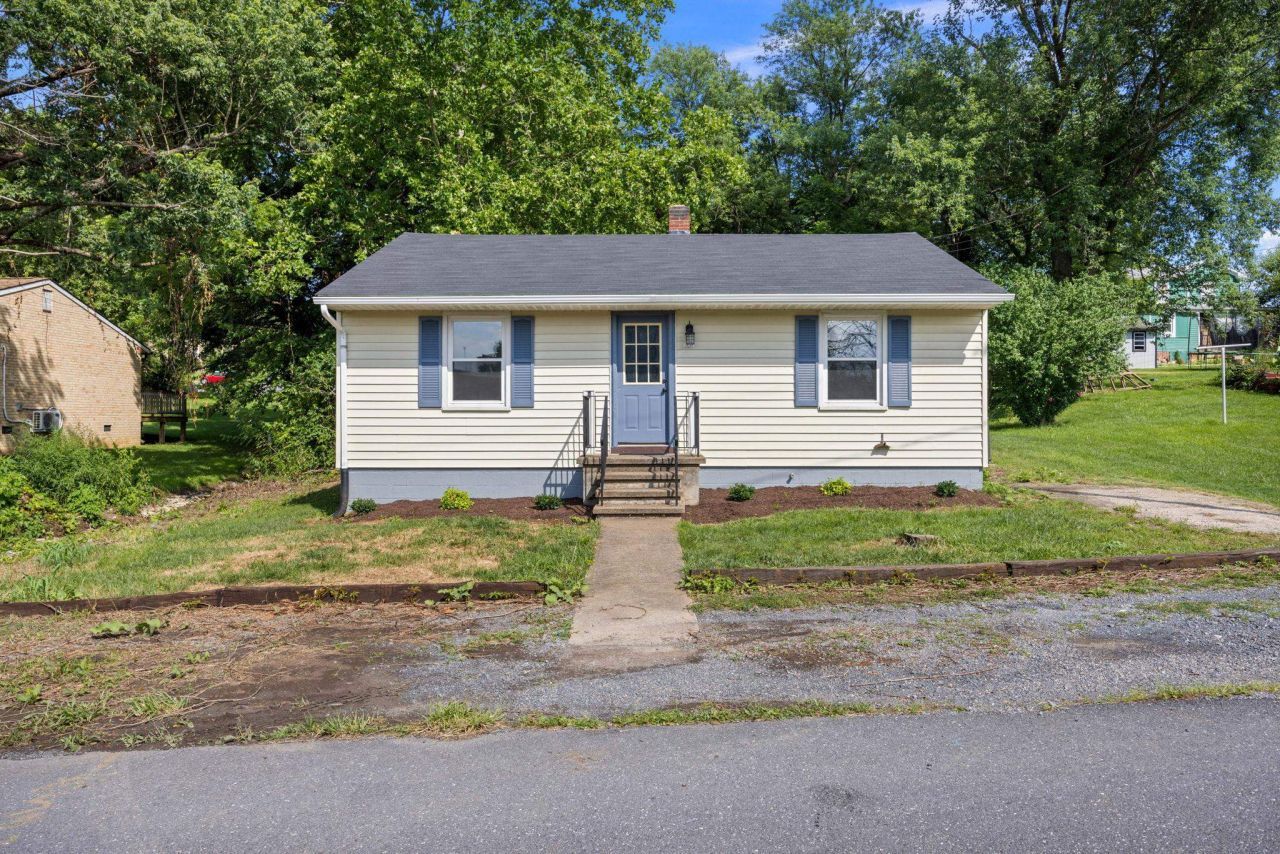 111 Church St, Broadway, VA 22815 Main Photo