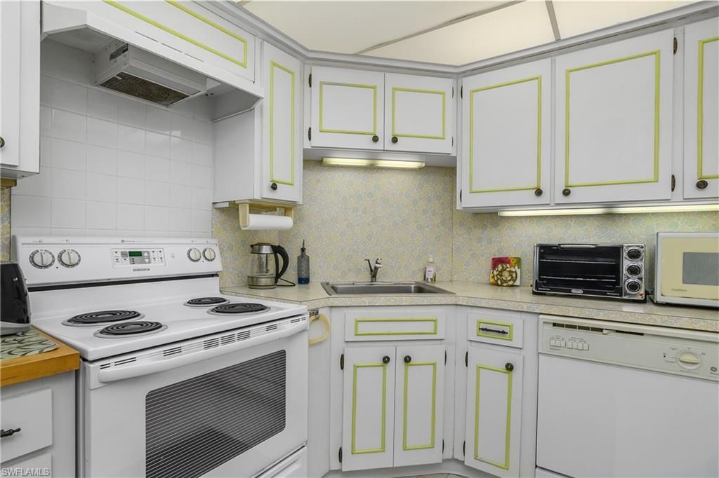 4005 Gulf Shore Blvd N, Unit 605, Naples, FL 34103 Photo