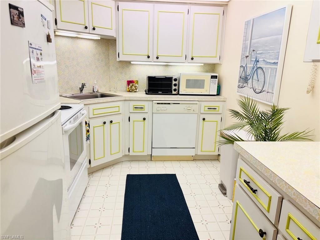 4005 Gulf Shore Blvd N, Unit 605, Naples, FL 34103 Photo