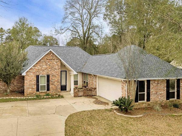 7382 Lake Meadow Dr, Denham Springs, LA 70706