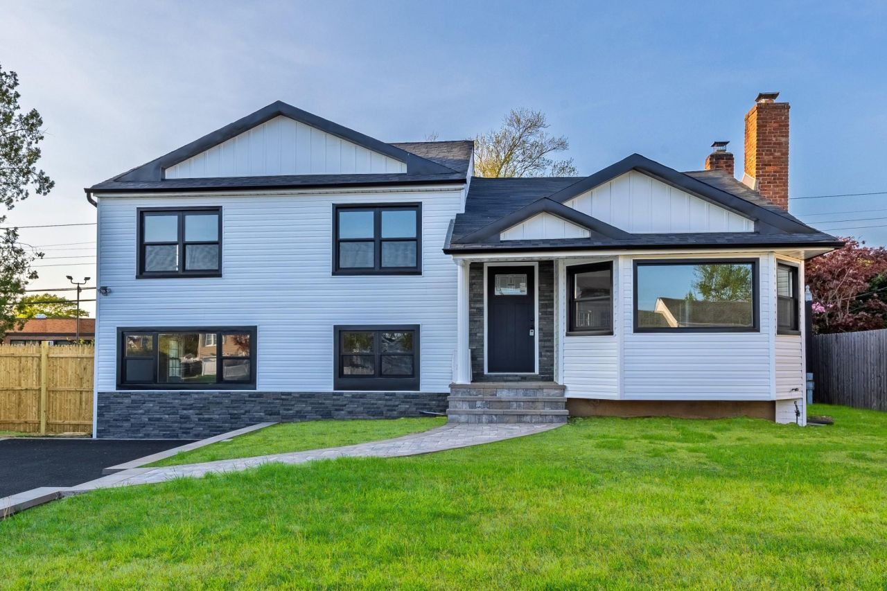 38 Bradford Lane, Bethpage, NY 11714 Main Photo