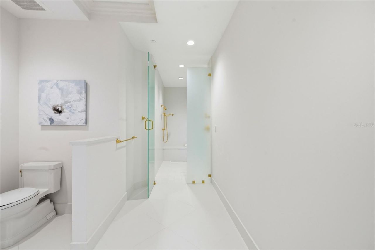 2251 Gulf Of Mexico Drive, Unit 301, Longboat Key, FL 34228 Photo
