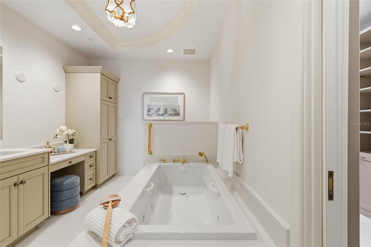 2251 Gulf Of Mexico Drive, Unit 301, Longboat Key, FL 34228 Photo