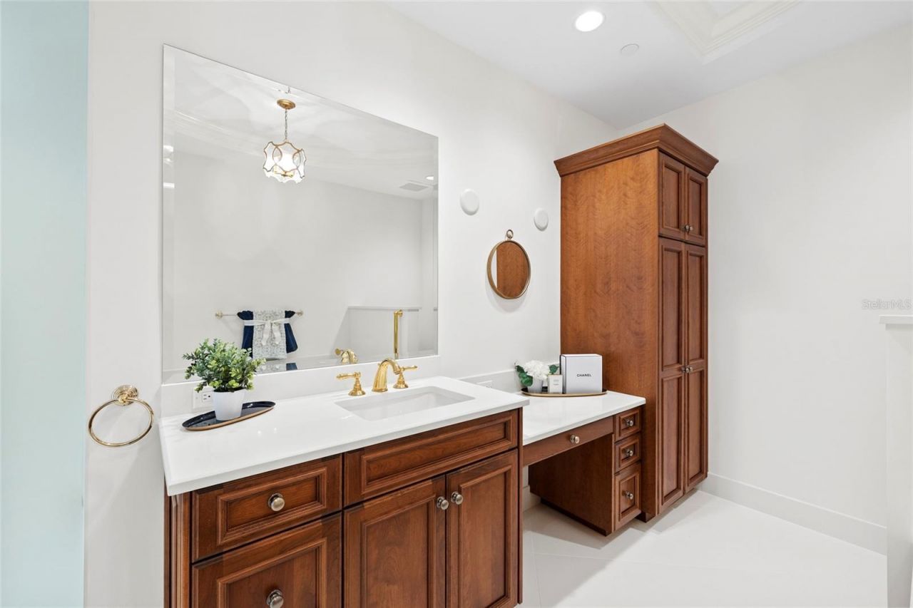 2251 Gulf Of Mexico Drive, Unit 301, Longboat Key, FL 34228 Photo