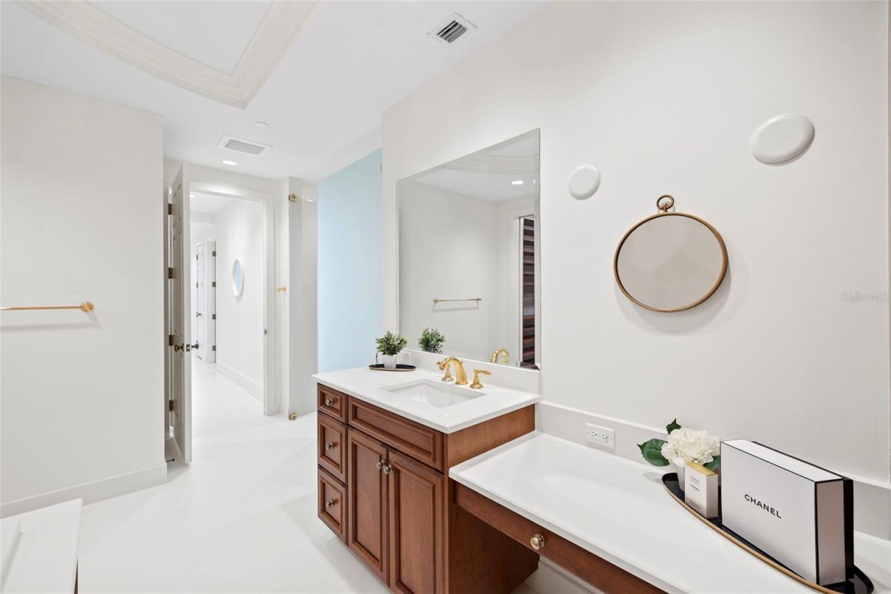 2251 Gulf Of Mexico Drive, Unit 301, Longboat Key, FL 34228 Photo