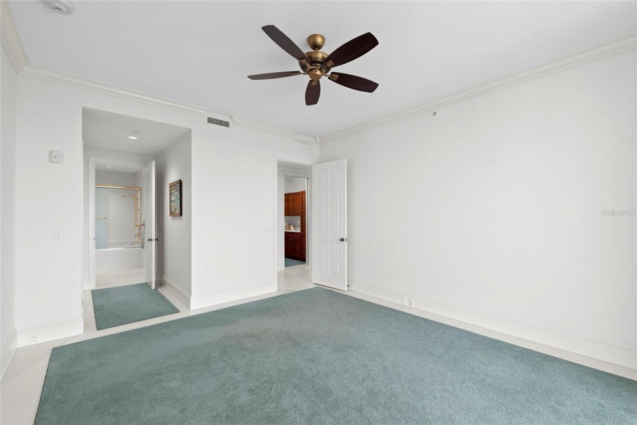 2251 Gulf Of Mexico Drive, Unit 301, Longboat Key, FL 34228 Photo