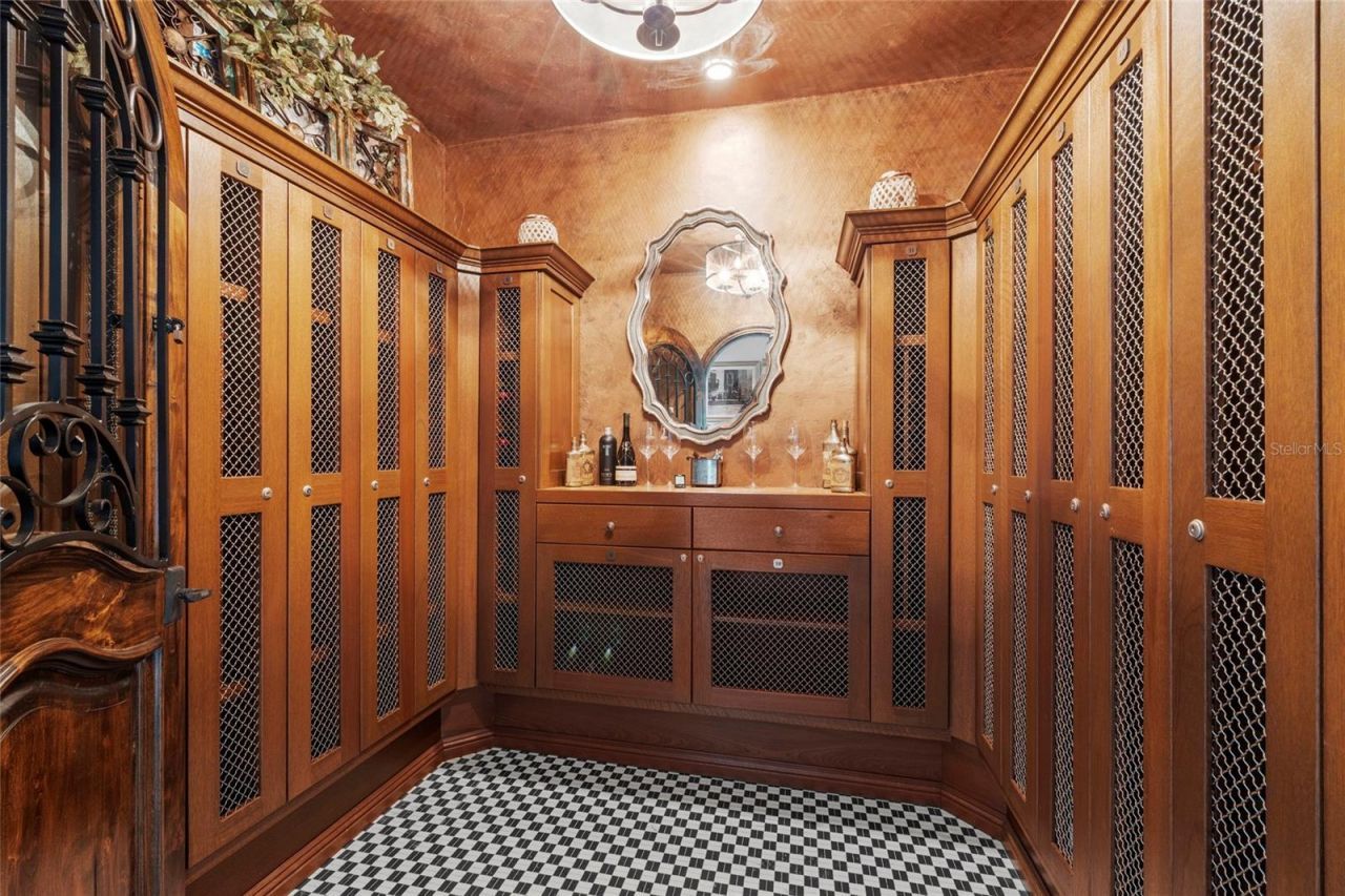 2251 Gulf Of Mexico Drive, Unit 301, Longboat Key, FL 34228 Photo