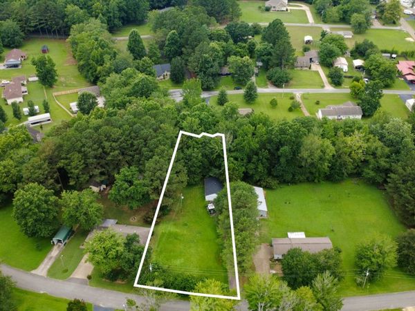 96 Meadowood Dr, Springville, TN 38256