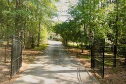 1338 John G Richards Road photo 4