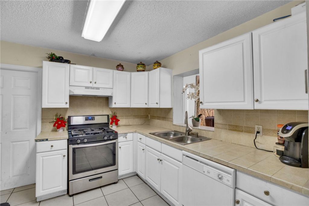 5402 Shannon Drive, Fort Pierce, FL 34951 Photo