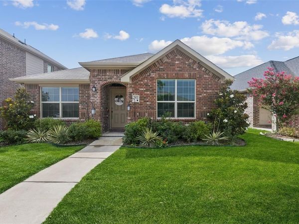2933 Meadowlands Drive, Forney, TX 75126