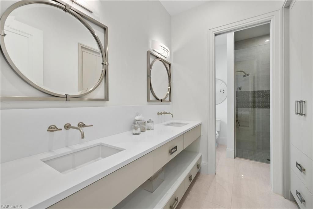 745 Riviera Dr, Naples, FL 34103 Photo