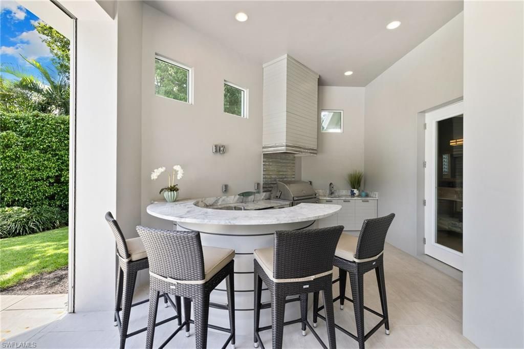 745 Riviera Dr, Naples, FL 34103 Photo