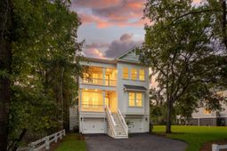 2772 Burden Creek Road photo 4