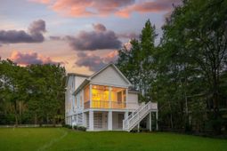 2772 Burden Creek Road photo 4