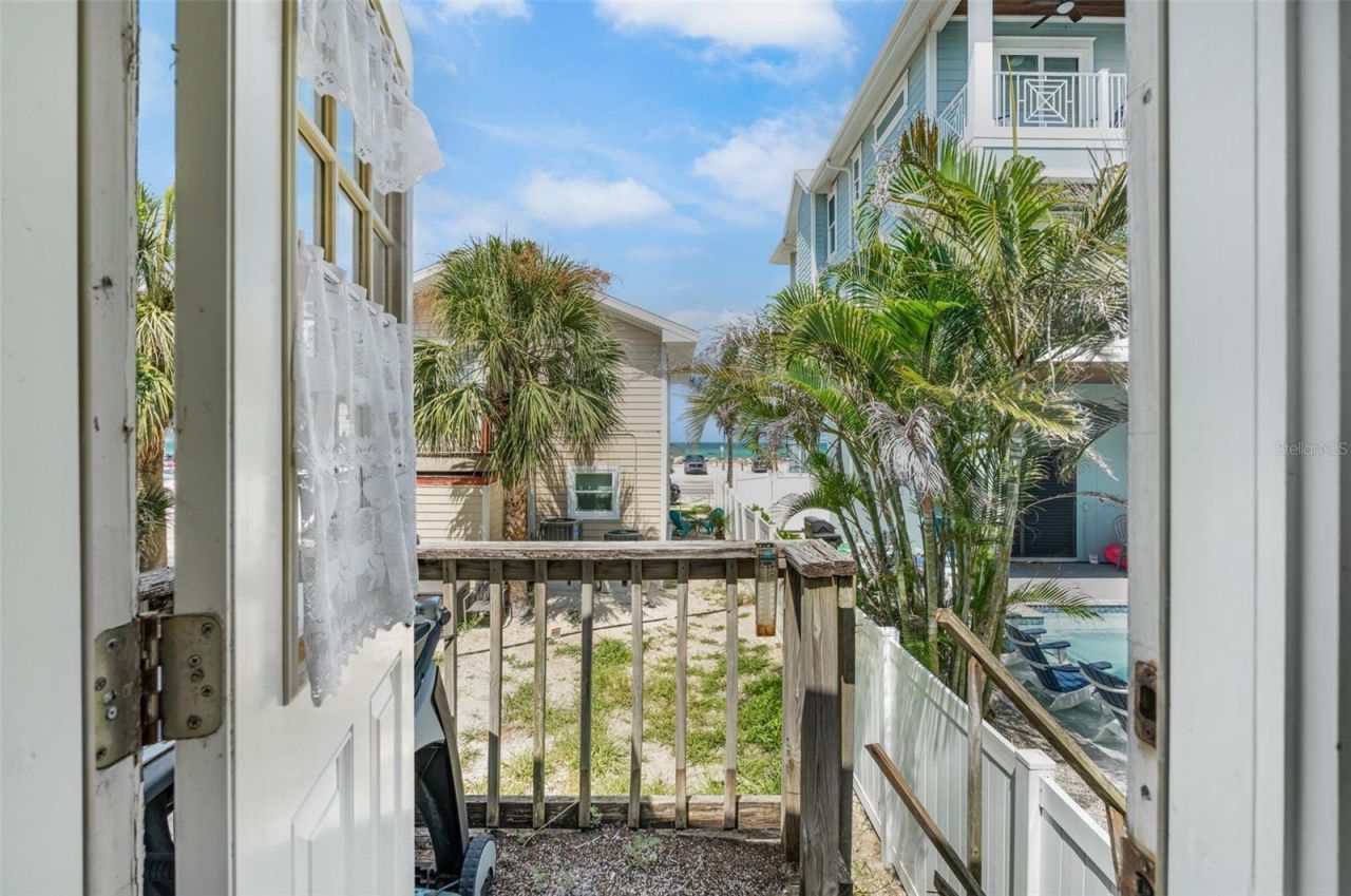 104 10th Street S, Bradenton Beach, FL 34217 Photo