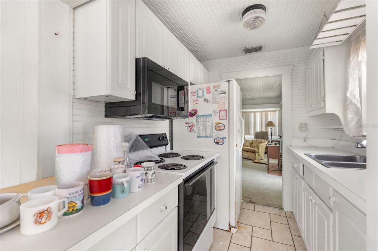 104 10th Street S, Bradenton Beach, FL 34217 Photo