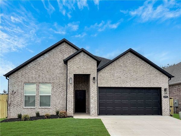 2811 N Grey Squirrel Drive, Fayetteville, AR 72704