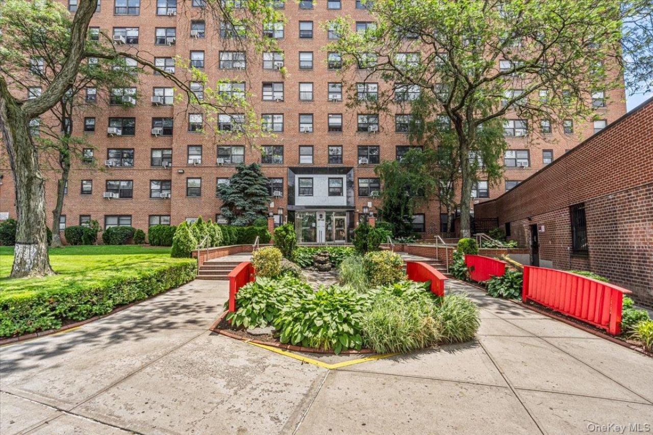 99-40 63rd Road, Unit 1Z, Rego Park, NY 11374 Main Photo