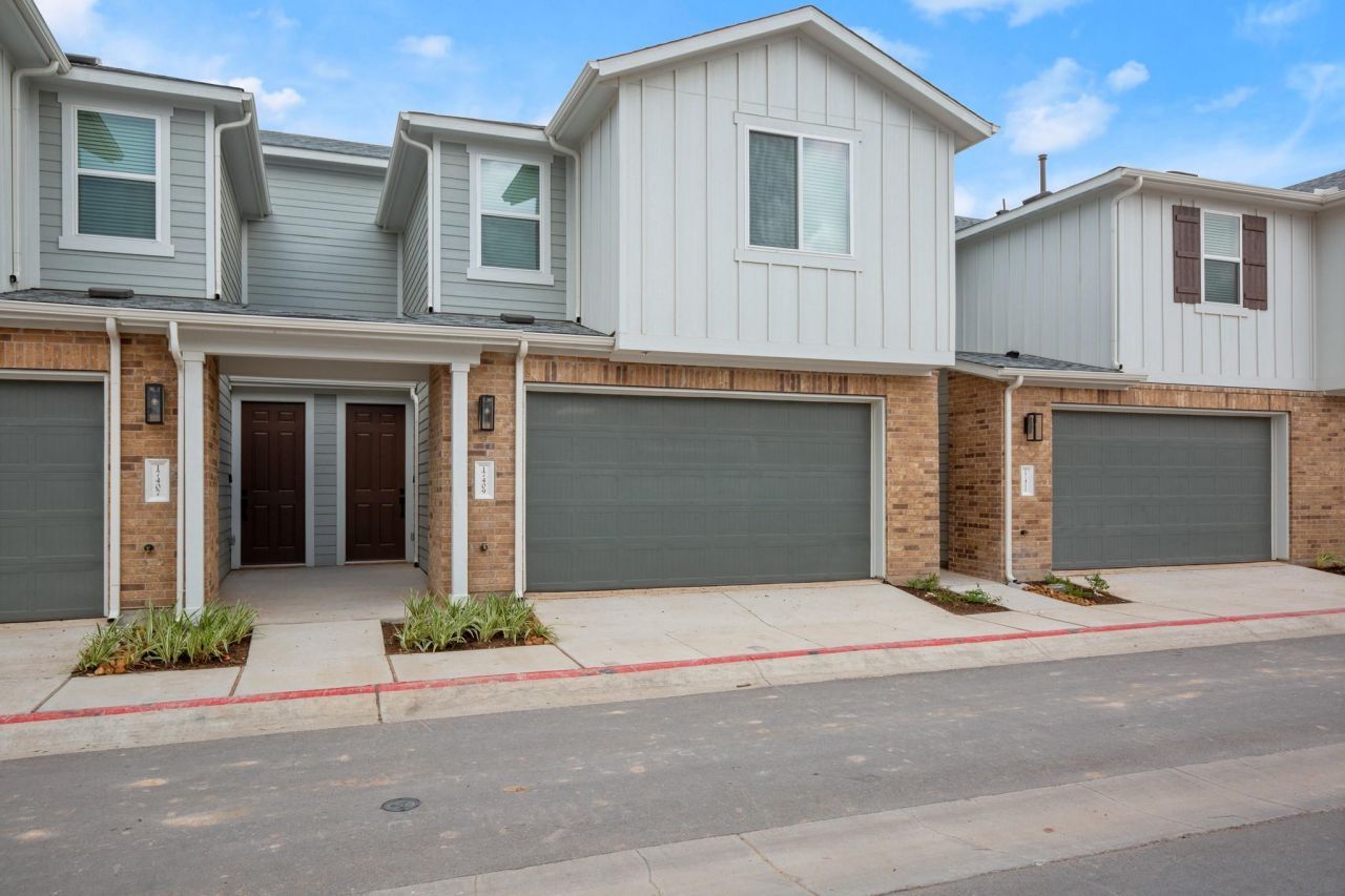 17409 Homestead Haven Dr, Bee Cave, TX 78738 Main Photo