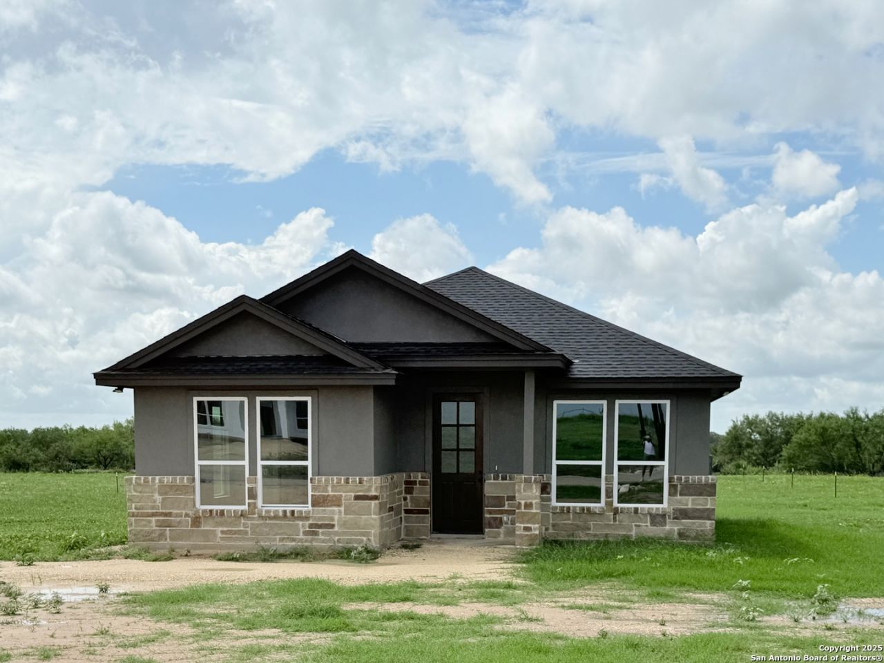 129 Camino Verde Ct, La Vernia, TX 78121 Main Photo