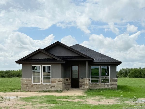 129 Camino Verde Ct, La Vernia, TX 78121