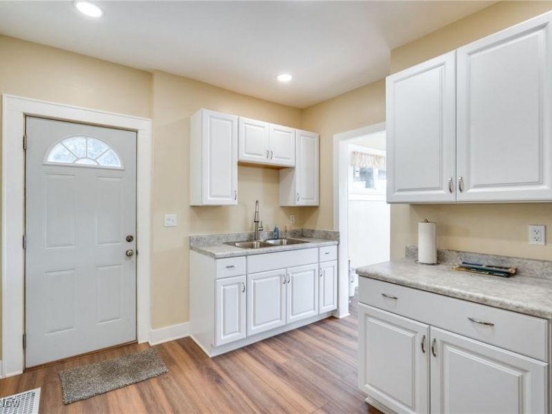 567 E Cuyahoga Falls Avenue, Akron, OH 44310 Photo 12