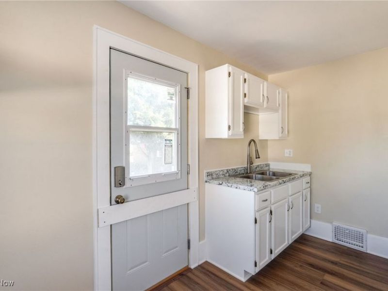 567 E Cuyahoga Falls Avenue, Akron, OH 44310 Photo 23