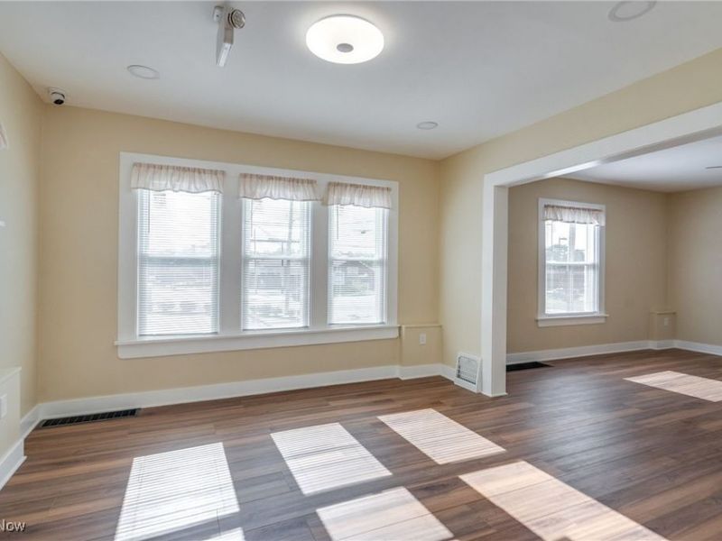 567 E Cuyahoga Falls Avenue, Akron, OH 44310 Photo 8