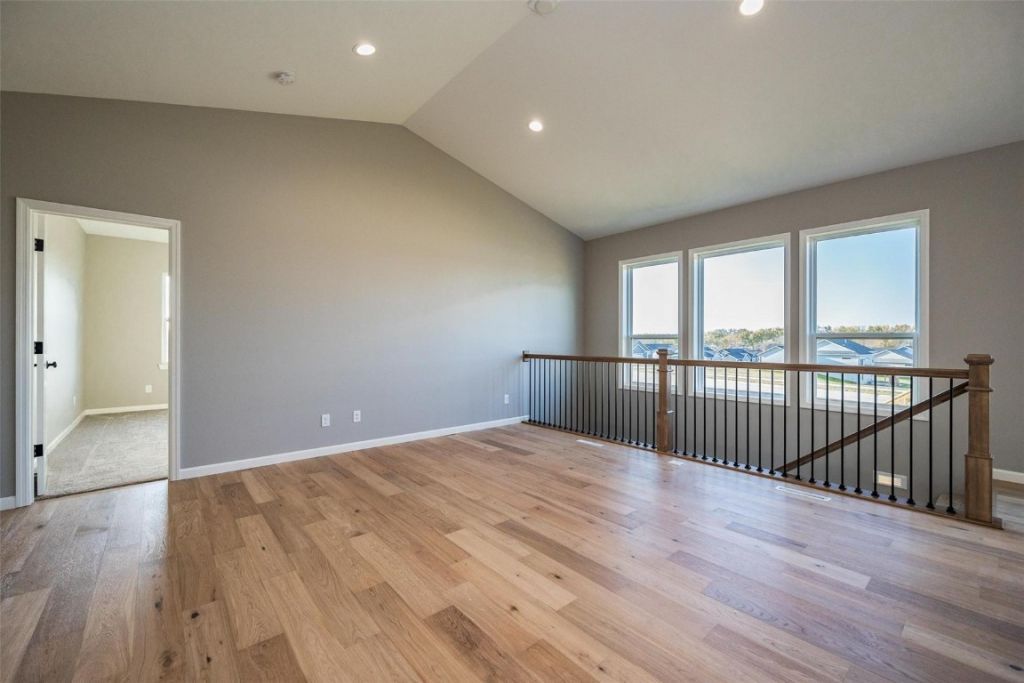 8821 Zeppelin Avenue Ne, Cedar Rapids, IA 52402 Main Photo