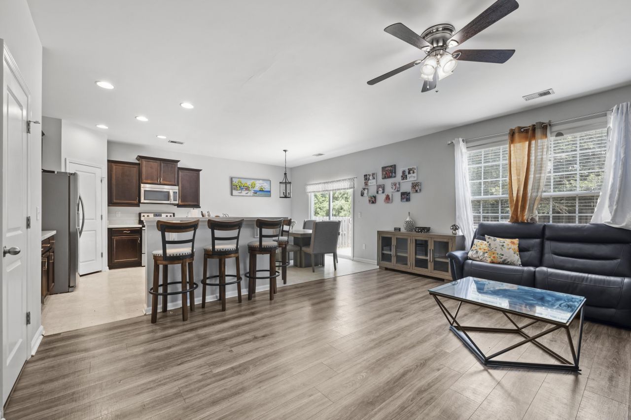 990 Augustine Court Photo 13