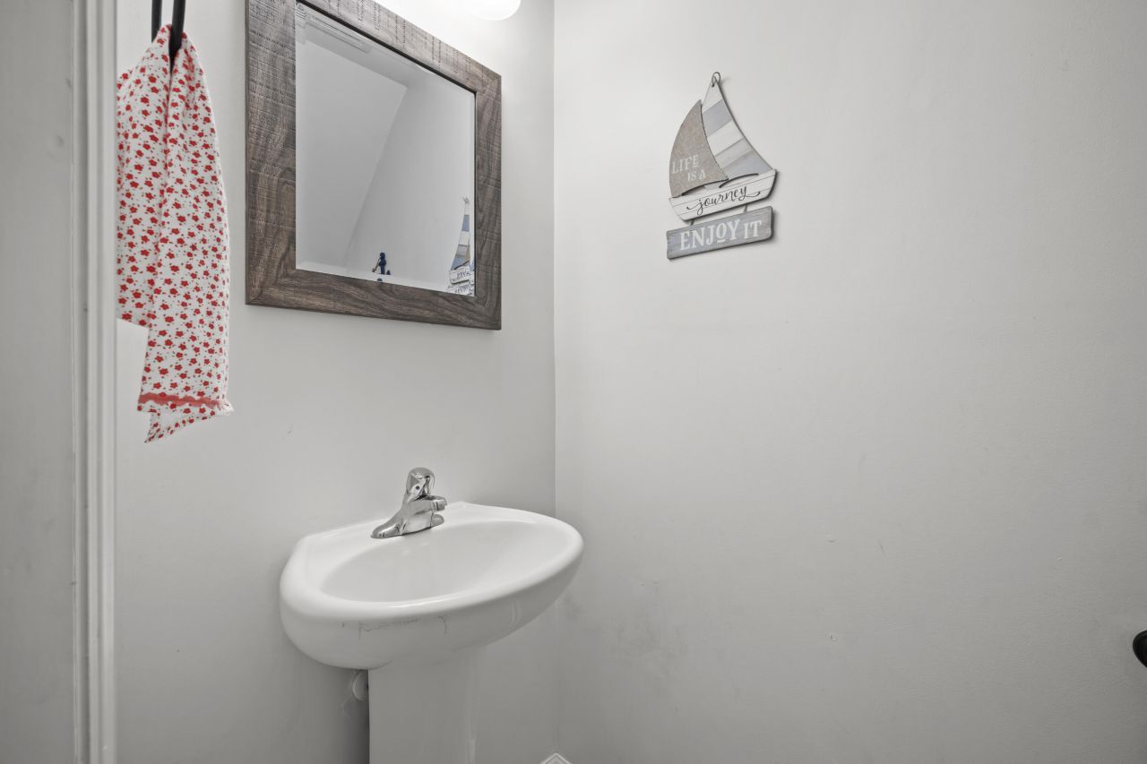 990 Augustine Court Photo 15