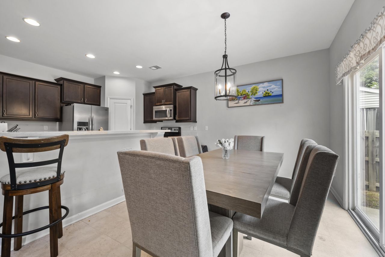 990 Augustine Court Photo 7