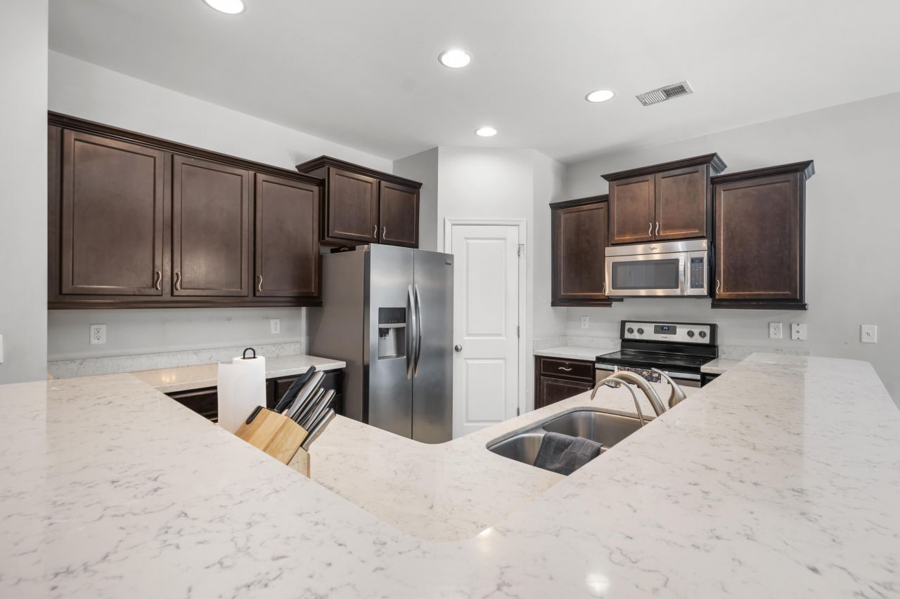 990 Augustine Court Photo 8