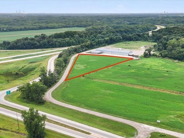 2676 Overpass Road, Riverton, IL 62561