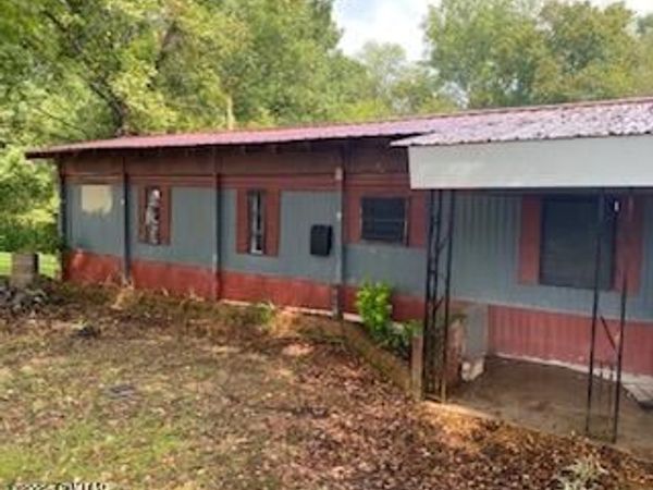 930 Oak Grove Road, Lexington, TN 38351