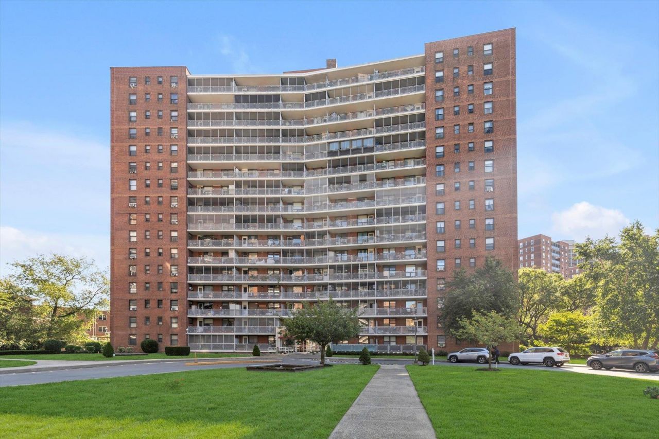 61-45 98 Street, Unit 11G, Rego Park, NY 11374 Main Photo