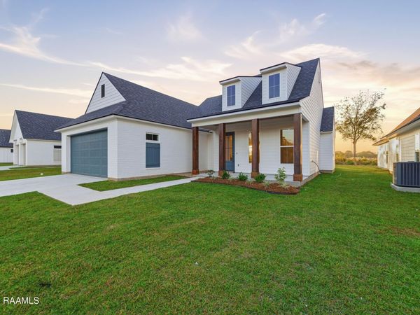 110 Fountain Meadow Drive, Broussard, LA 70518