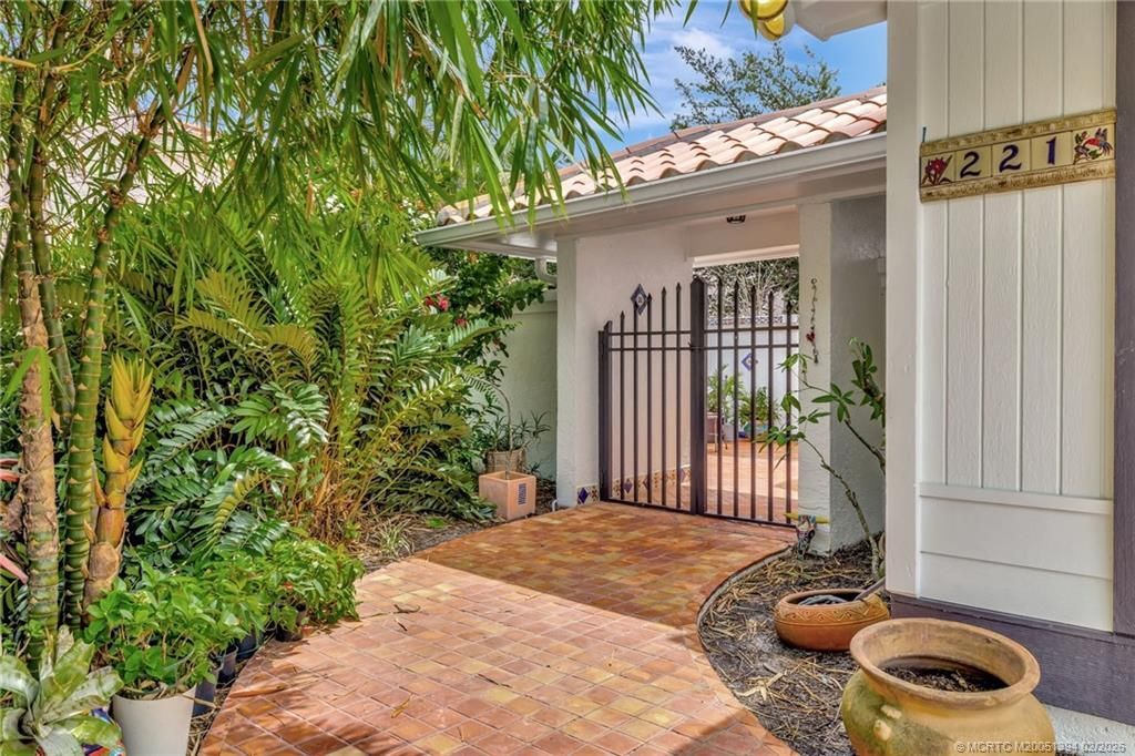 221 SE Coconut Avenue, Stuart, FL 34996 Photo