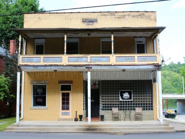 550 Front St, Fredericktown, PA 15333