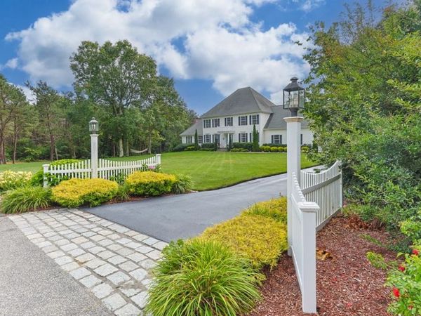 29 Weatherdeck Dr, Bourne, MA 02532